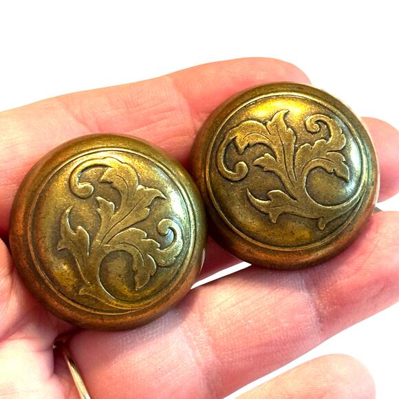 NEXT embossed brass clip on earrings chunky vintage 1990’s boss lady jewelry - Picture 5 of 7